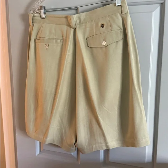 Vintage Tommy Bahama Women’s Sage Green Flat-Front Dress Shorts - Picture 4 of 6